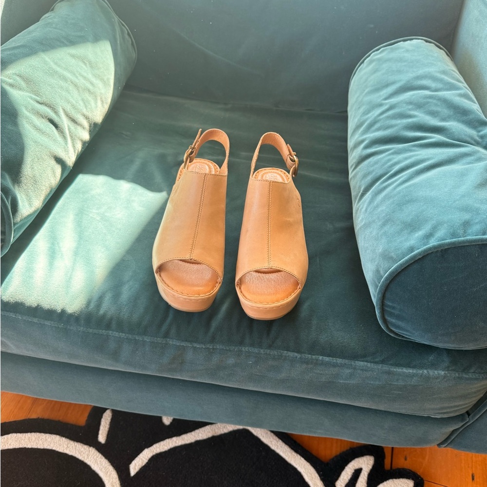 Women’s Tan Leather Peep-Toe Wedge Sandals - Picture 2 of 9